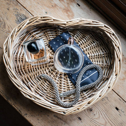 Antique Wash Heart Shaped Decorative Wicker Tray
